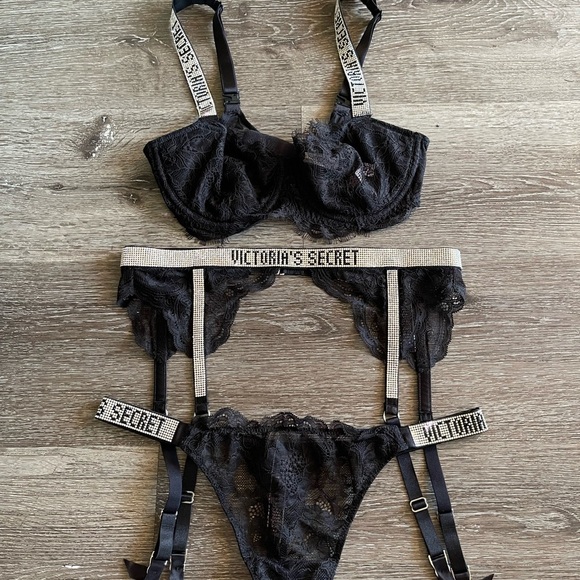 Victoria's Secret Black Lace Bra and Garter Set - Picture 2 of 10